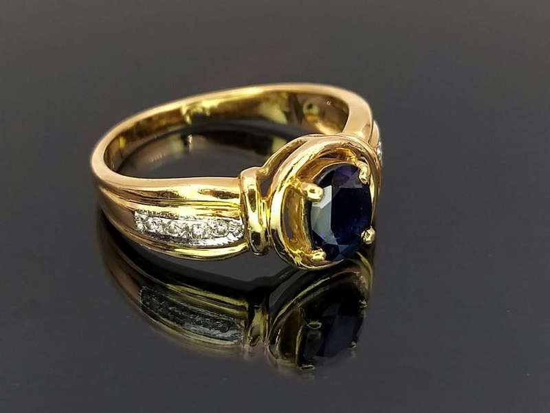 18ct gold blue sapphire & diamond ring