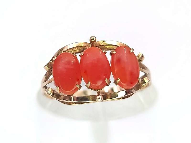 Antique 14ct rose gold & red carnelian ring