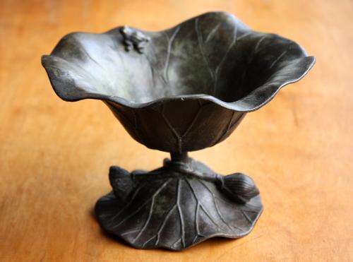 Japanese Bronze 19th/20th century Lily Pad bowl