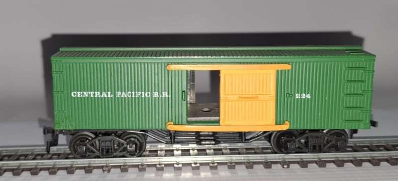 Model Trains HO Central Pacific B.R. Box Car, with plastic wheels & Horn hook couplers.