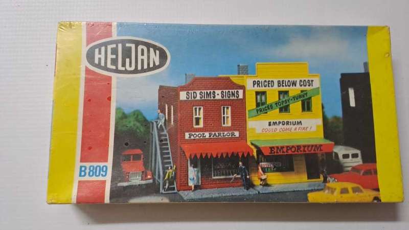 Model Trains HO 1 x Department Store track side buildings. New boxed, Sealed. 12 x 11 x 11 CM