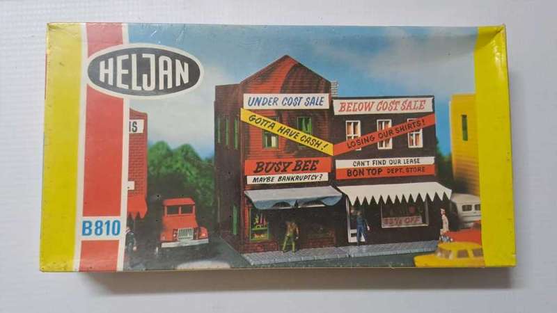 Model Trains HO 1 x Department Store track side buildings. New boxed, Sealed. 12 x 11 x 11 CM