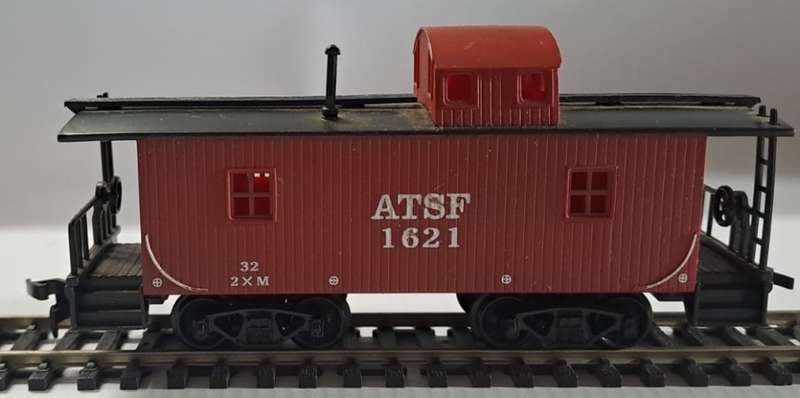 Model Trains HO 1 x ATSF Caboose, with plastic wheels & Horn hook couplers. Unboxed.