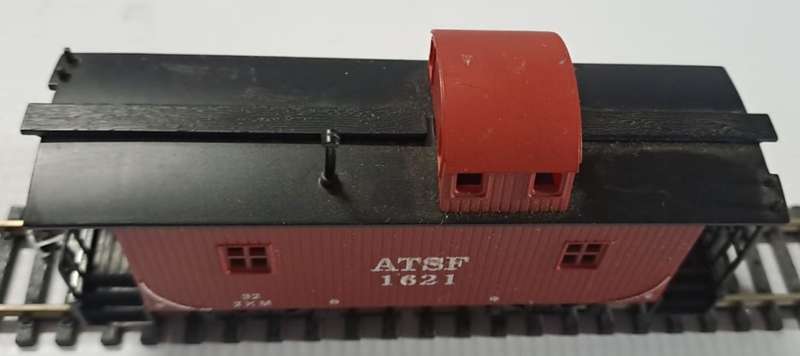 Model Trains HO 1 x ATSF Caboose, with plastic wheels & Horn hook couplers. Unboxed.