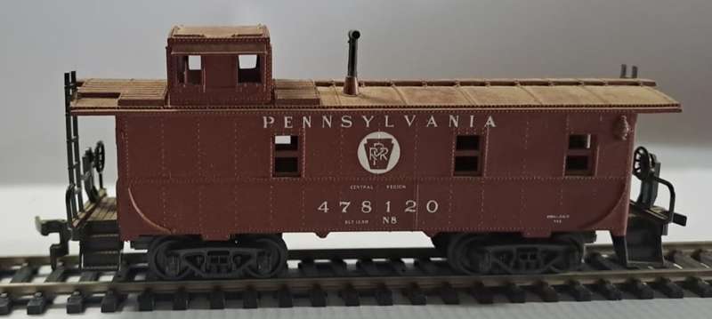 Model Trains HO 1 x Rivarossi - Pennsylvania Caboose, plastic wheels & Horn hook couplers. Unboxed.