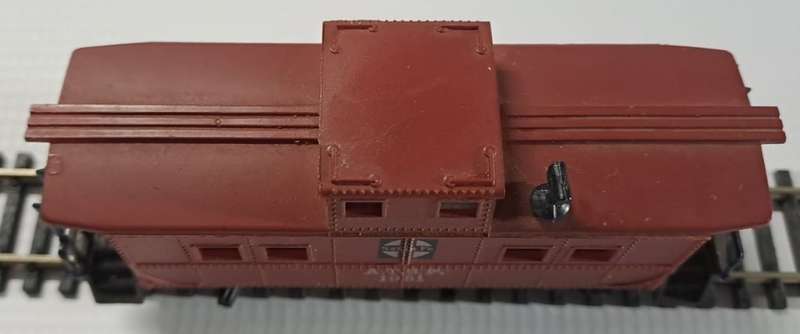 Model Trains HO 1 x Santa Fe A.T.S.F. 1951 Caboose, plastic wheels & 1x Horn hook coupler. Unboxed.