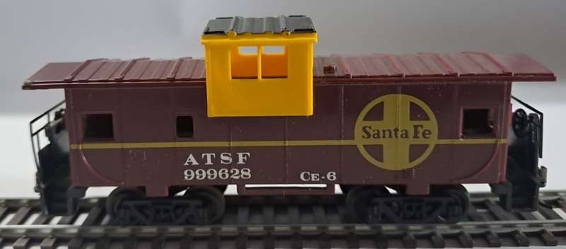 Model Trains HO 1 x Bechmann Caboose, with plastic wheels & Kadee couplers. Boxed.