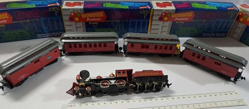 Model Trains HO 1 x Bachmann Jupiter Locomotive & 4 x New Gorre & Daphetid Kit Coaches.