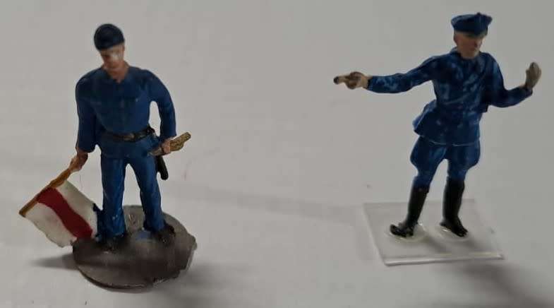 Model Trains HO Figures 2 x Workers