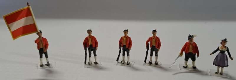 Model Trains HO Figures 6 x Austria people with flag