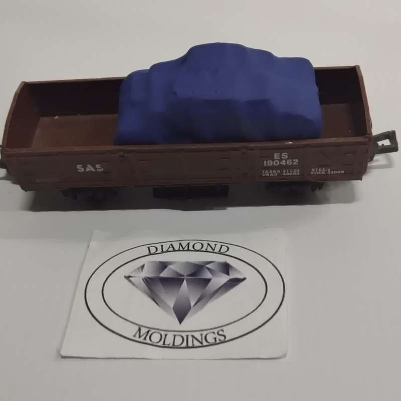 Model Trains HO 1 x Freight Load - Load under Tarpaulin (Blue) - 60mm x 26mm x 25mm