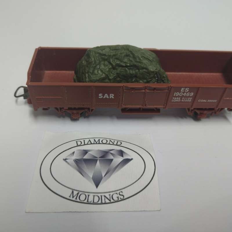 Model Trains HO 1 x Freight Load - Tractor 2 under Tarpaulin - 52mm x 27mm x 24mm