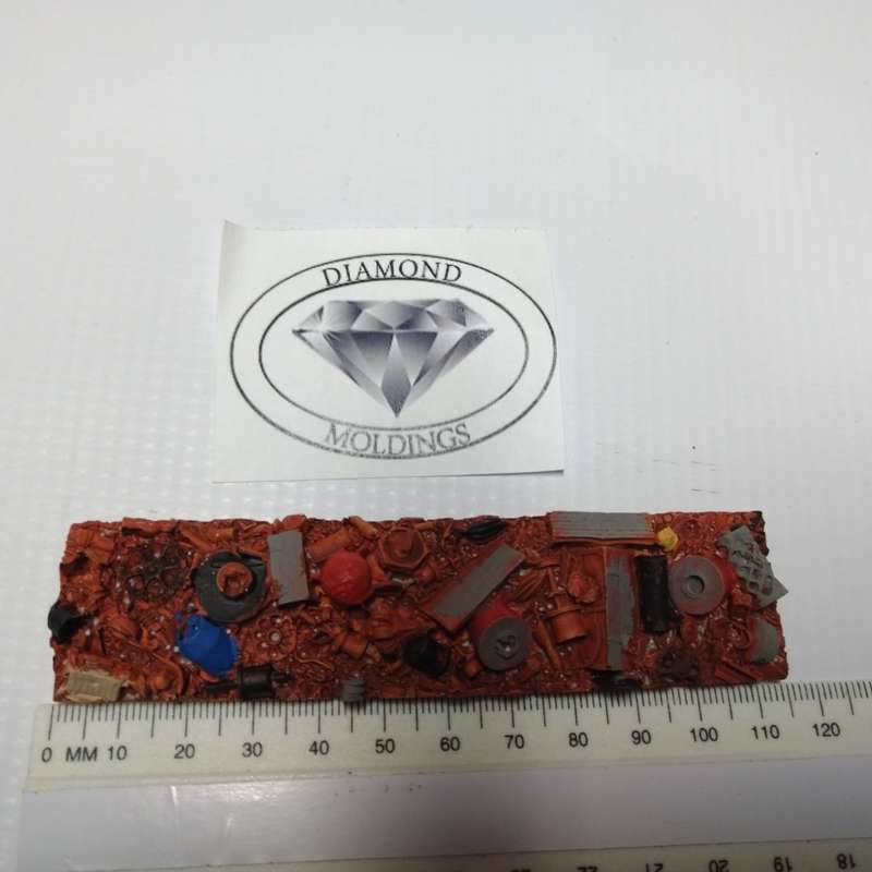 Model Trains HO 1 x Freight Load - Scrap Metal Load (red ball) - 112mm x 28mm x 13mm