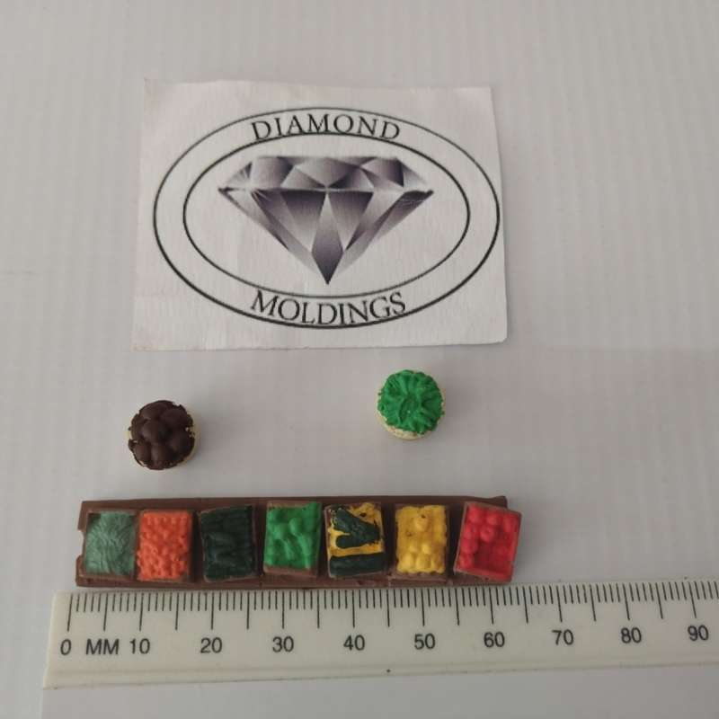 Model Trains HO Fruit 1 (x1 rows + 2 baskets) - 64mm x 13mm x 11mm (Long) 11mm diameter x 10mm (Pots