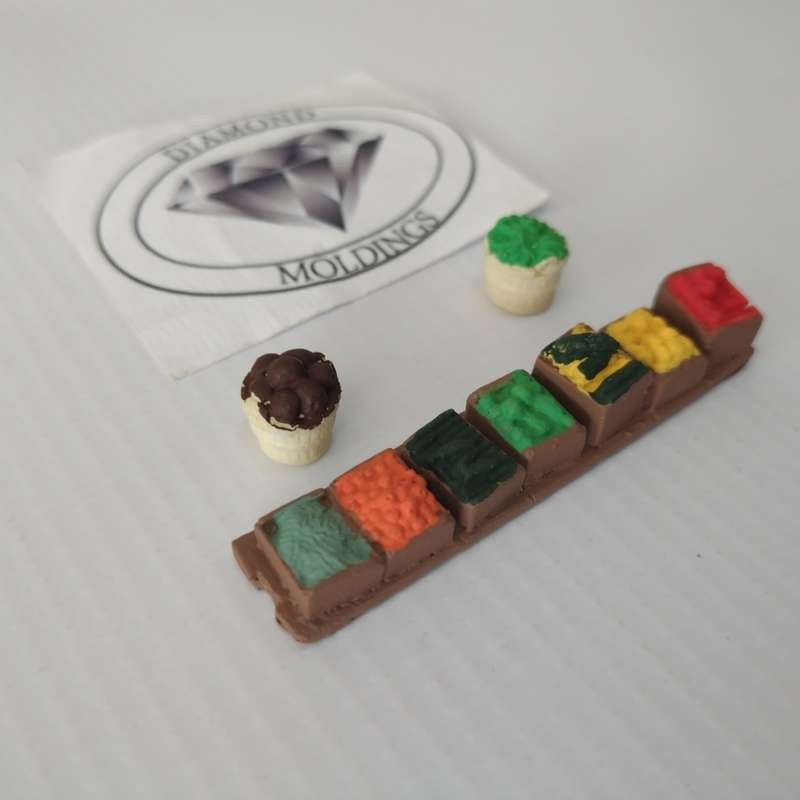 Model Trains HO Fruit 1 (x1 rows + 2 baskets) - 64mm x 13mm x 11mm (Long) 11mm diameter x 10mm (Pots