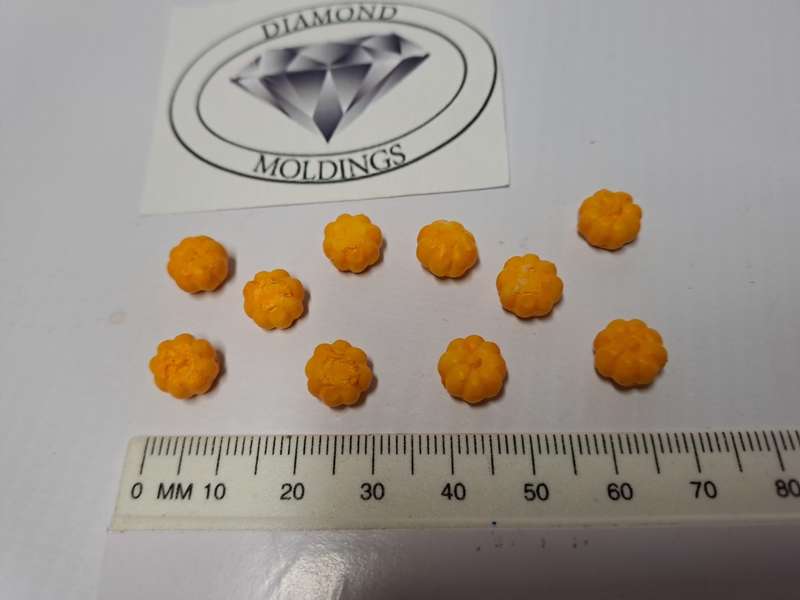 Model Trains HO 1 x Pumpkins Yellow x10 pack - 9mm diameter x 6mm