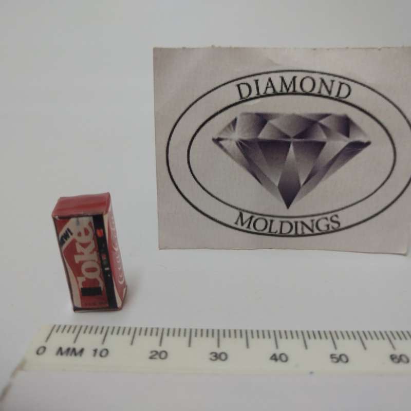 Model Trains HO 1 x Vending Machine Only (Coke oval) - 21mm x 10mm x 8mm