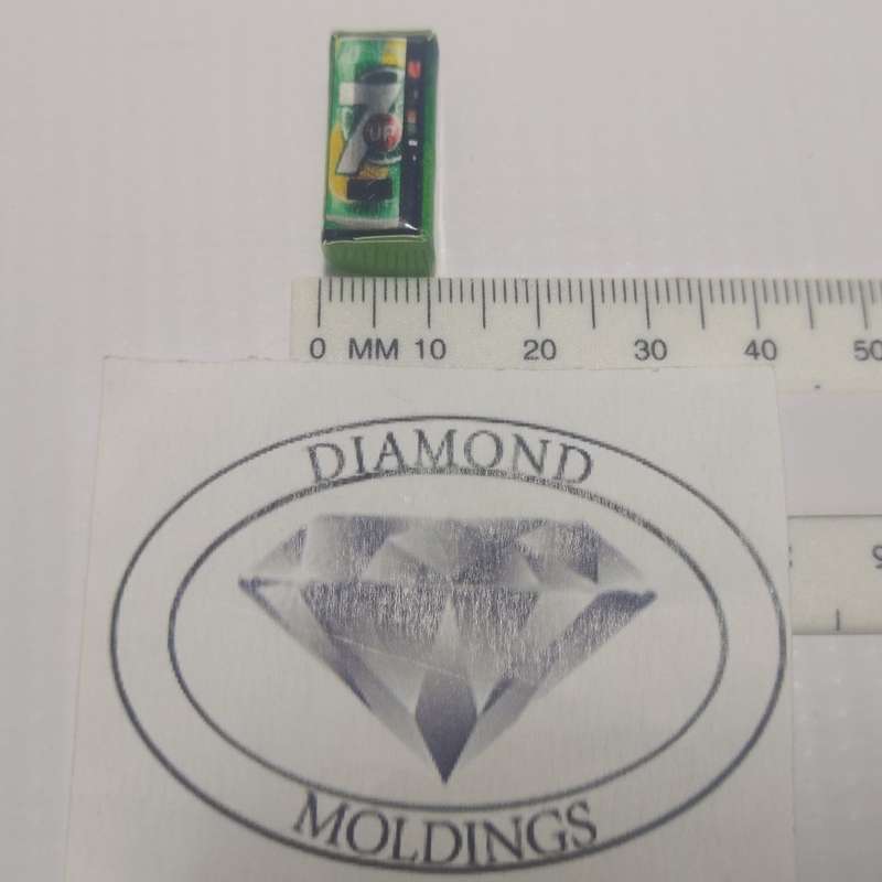 Model Trains HO 1 x Vending Machine Only (7 Up) - 21mm x 10mm x 8mm