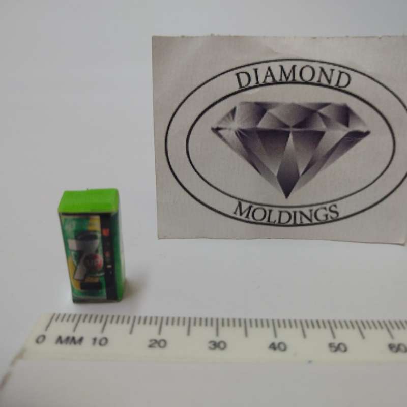 Model Trains HO 1 x Vending Machine Only (7 Up) - 21mm x 10mm x 8mm