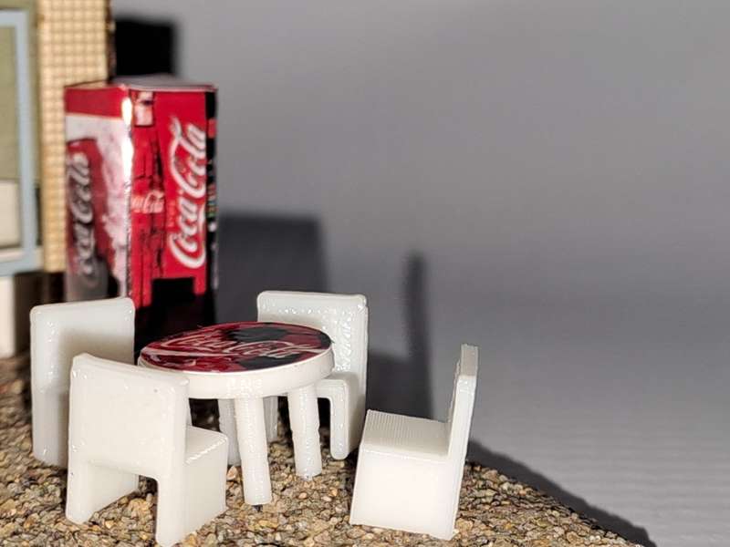 Model Trains HO 1 x Vending Machine, Table, Chairs x4 (Tin in ice)