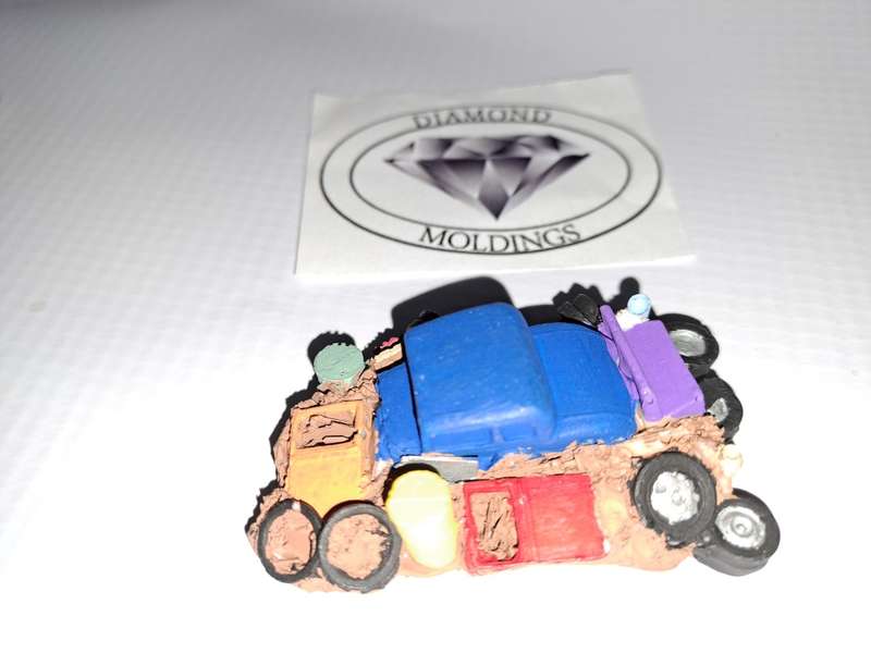 Model Trains HO 1 x Scrap yard - Small (Blue car) 54mm x 31mm x 16mm
