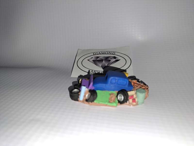 Model Trains HO 1 x Scrap yard - Small (Blue car) 54mm x 31mm x 16mm