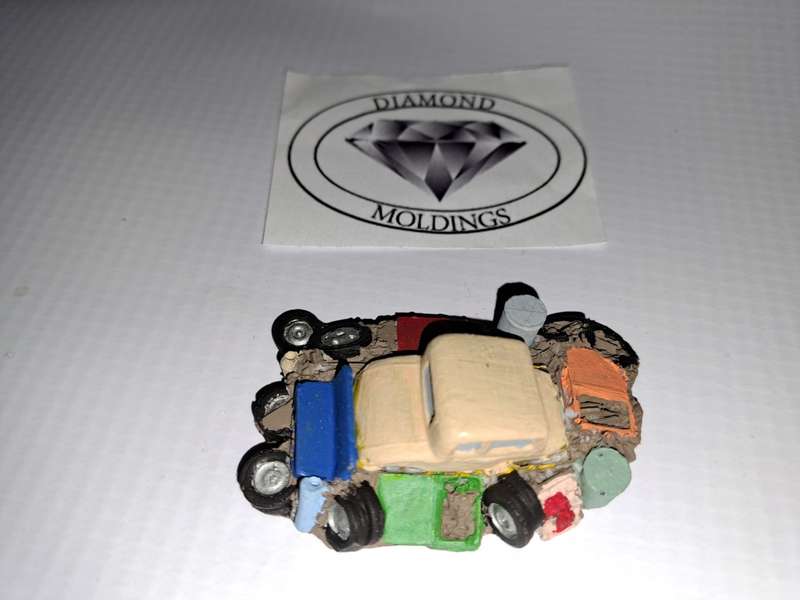 Model Trains HO 1 x Scrap yard - Small (Cream car) 54mm x 31mm x 16mm