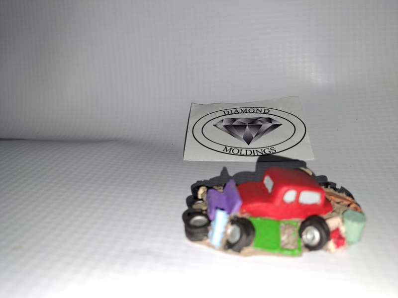 Model Trains HO 1 x Scrap yard - Small (Red car) 54mm x 31mm x 16mm
