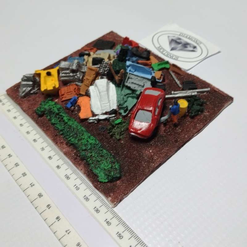 Model Trains HO 1 x Scrap yard - Big with car and tree 134mm x 118mm x 24mm