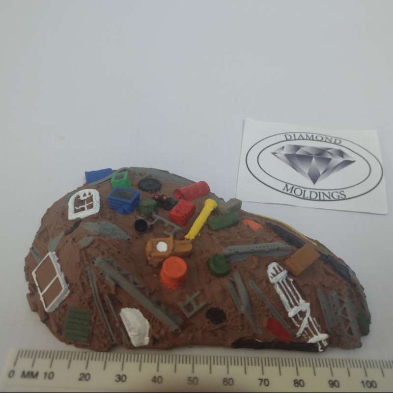 Model Trains HO 1 x Scrap yard - Scrap yard Town 118mm x 78mm x 26mm