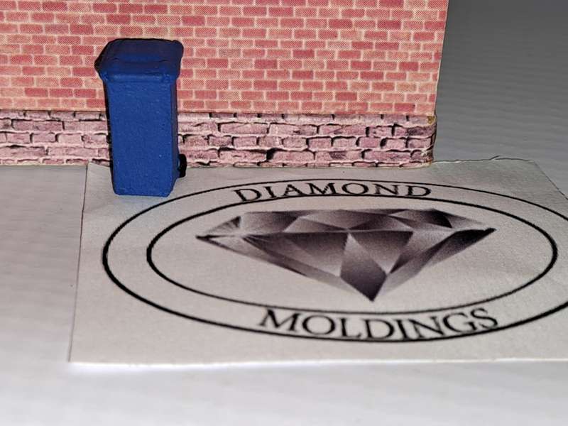 Model Trains HO 1 x Garbage bin close (Blue) - 10mm x 11mm x 16mm