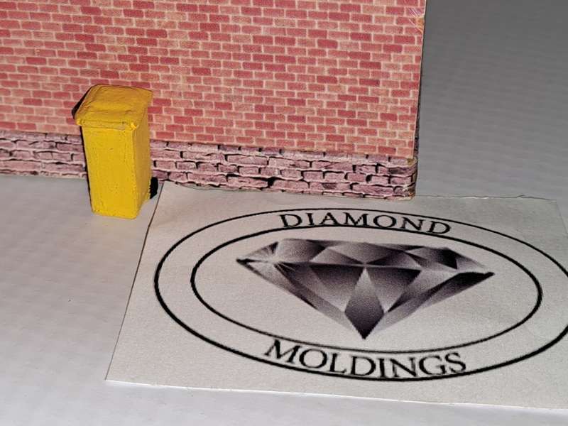 Model Trains HO 1 x Garbage bin close (Yellow) - 10mm x 11mm x 16mm