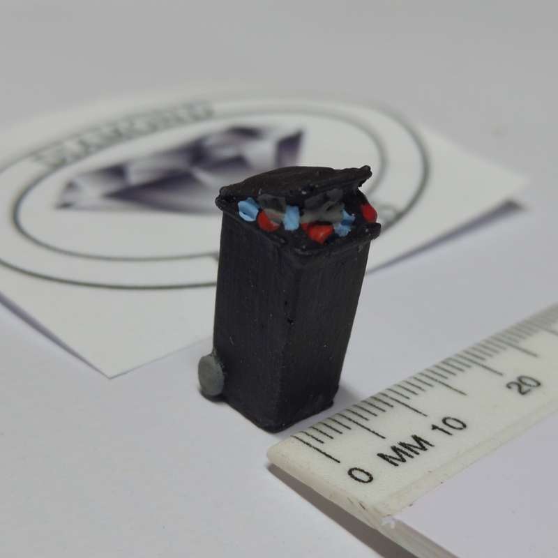 Model Trains HO 1 x Garbage bin open lid (Black) - 10mm x 11mm x 22mm