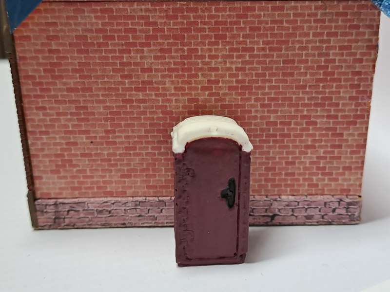 Model Trains HO 1 x Portable Toilet (Maroon) - 16mm x 13mm x 29mm