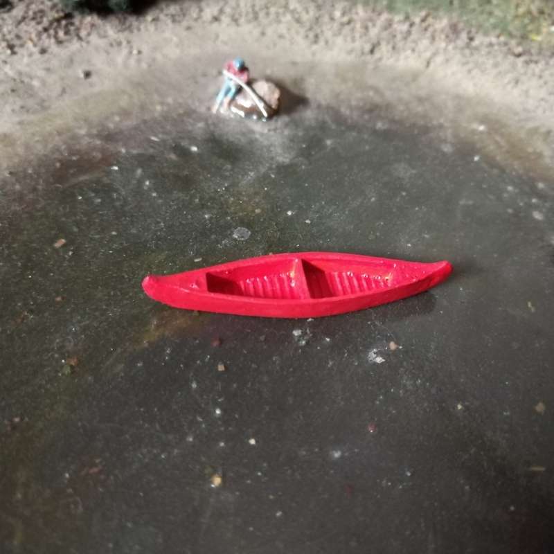 Model Trains HO 1 x Canoe (Red) - 53mm x 9mm x 6mm