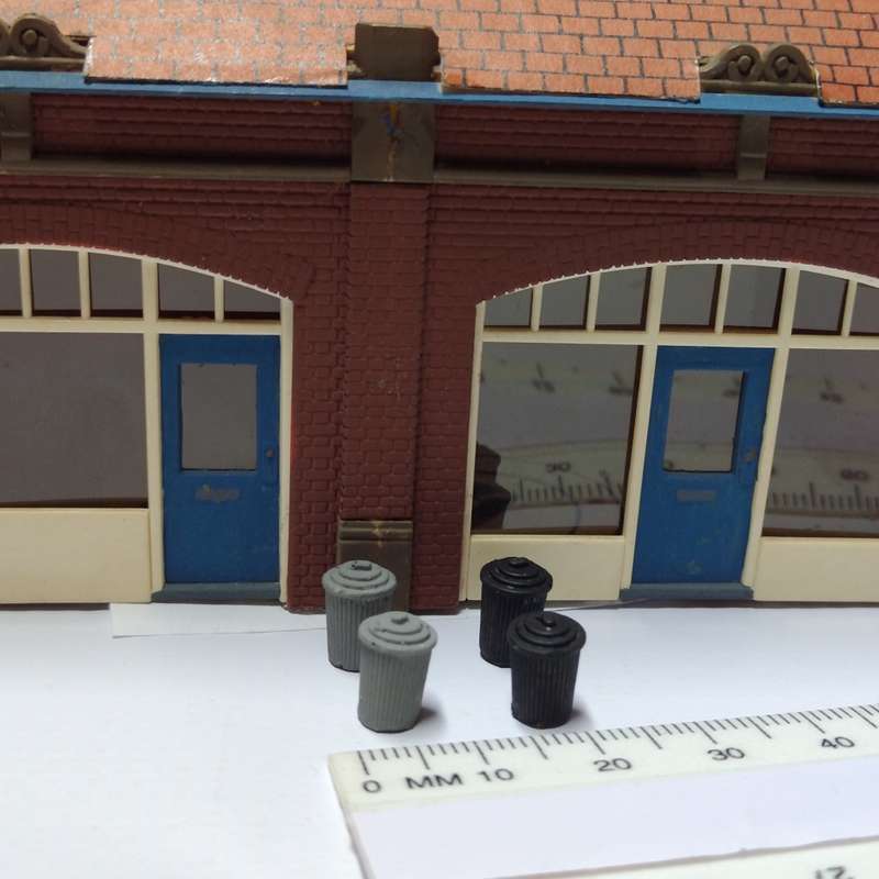 Model Trains HO 1 x Garbage bin round (x4 pack) - 7mm diameter x 10mm