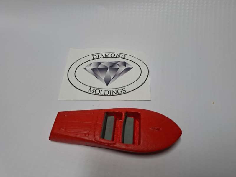 Model Trains HO 1 x Boat Ski (Red) - 72mm x 25mm x 8mm