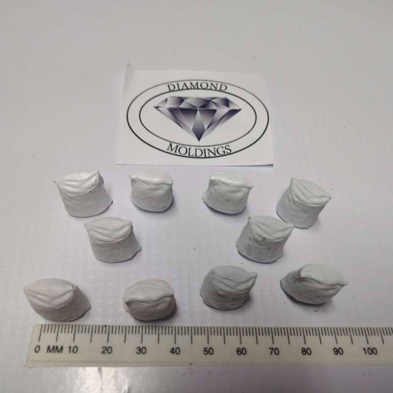 Model Trains HO 1 x Bags - Flour bags (x10 pack) - 15mm x 10mm x 20mm