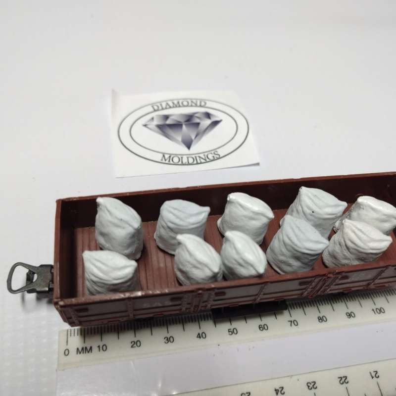 Model Trains HO 1 x Bags - Flour bags (x10 pack) - 15mm x 10mm x 20mm
