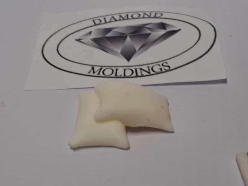 Model Trains HO 1 x Flour bags (Set of 2) - 8mm x 5mm x 14mm
