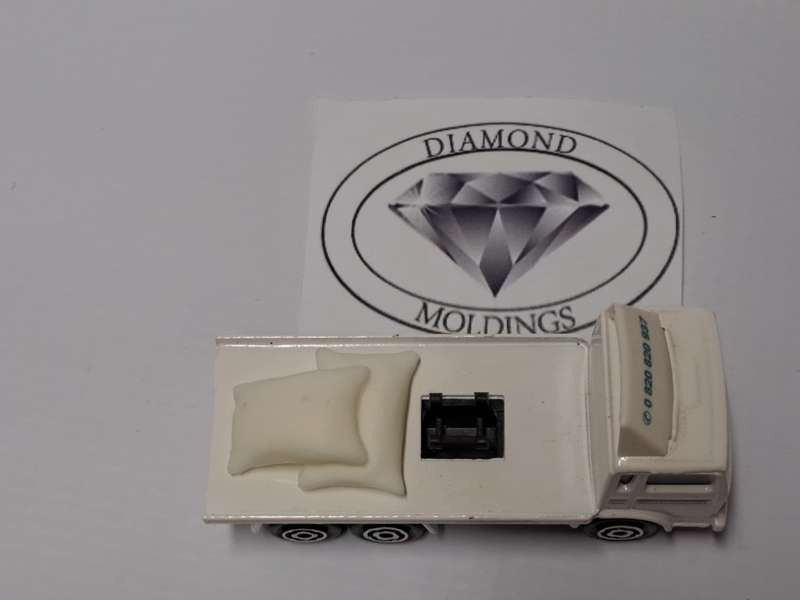 Model Trains HO 1 x Flour bags (Set of 2) - 8mm x 5mm x 14mm
