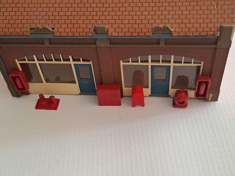 Model Trains HO - Fire extinguisher set.