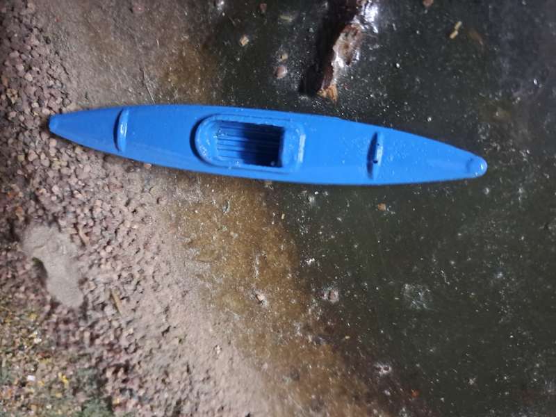 Model Trains HO - Canoe Long (Blue) - 70mm x 10mm x 7mm