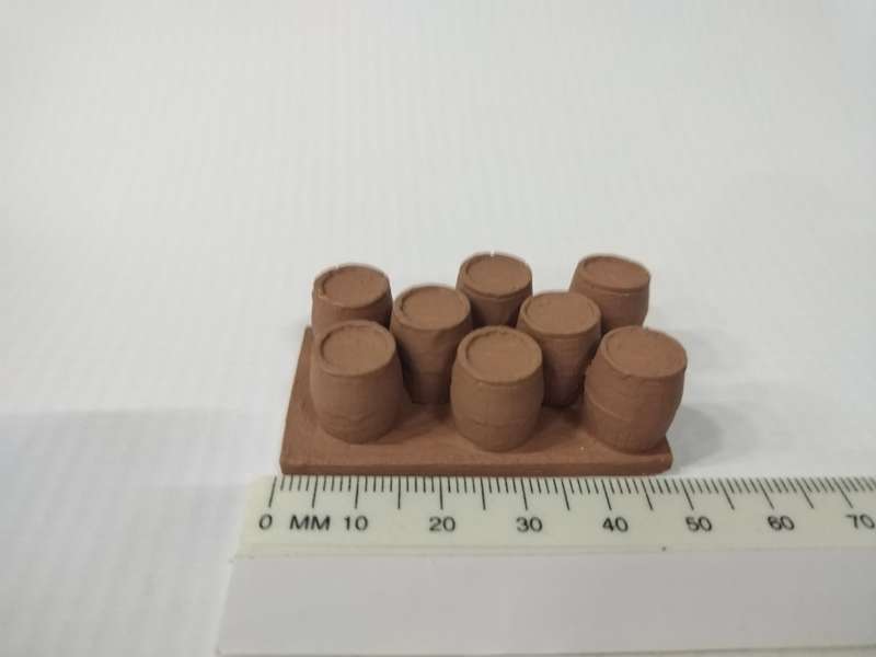 Model Trains HO - 8 Barrels on Pallet - 50mm x 23mm x 16mm