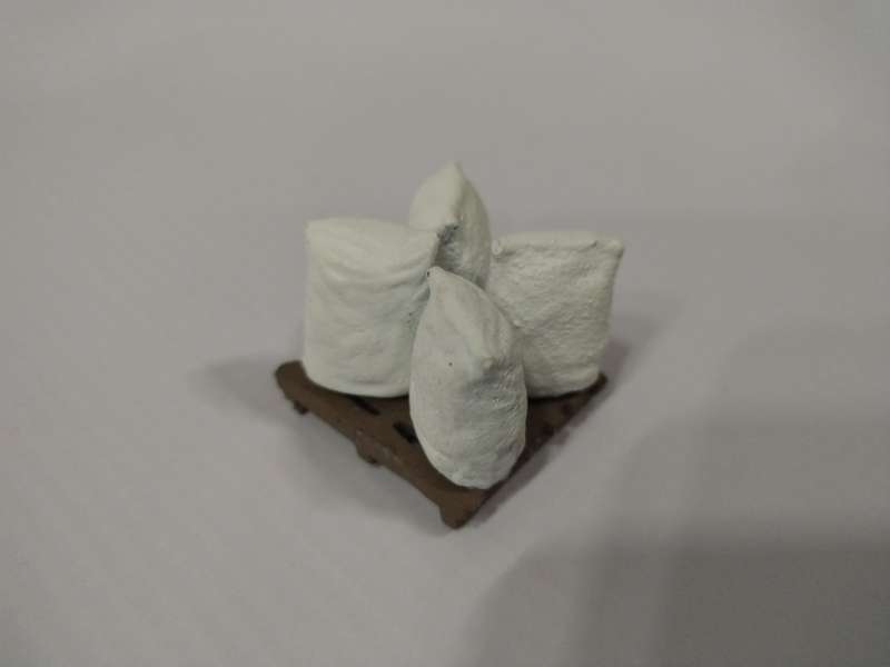 Model Trains HO - 4 Flour bags on Pallet - 29mm x 29mm x 25mm