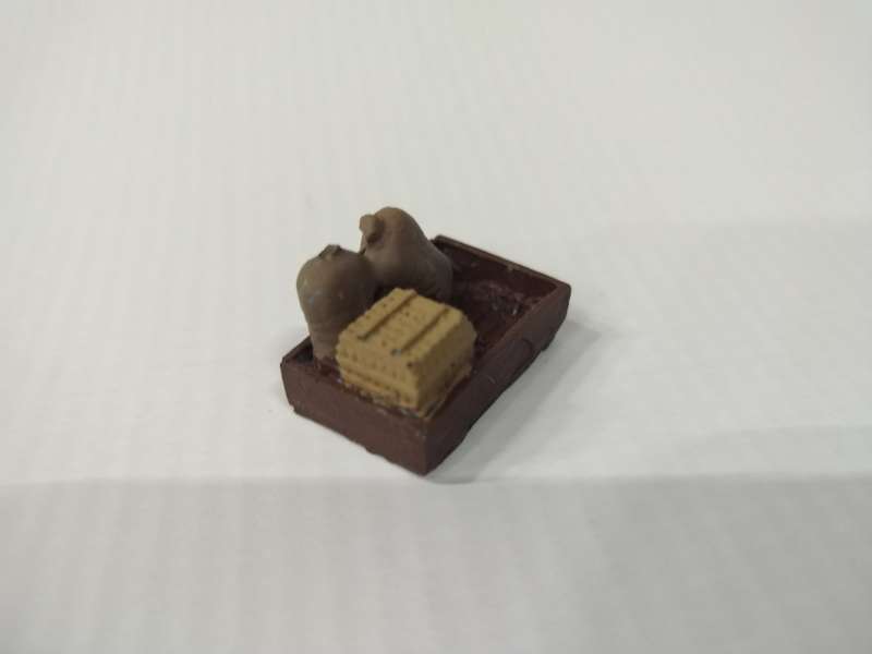 Model Trains HO - Box with Crates and bags - 24mm x 16mm x 16mm