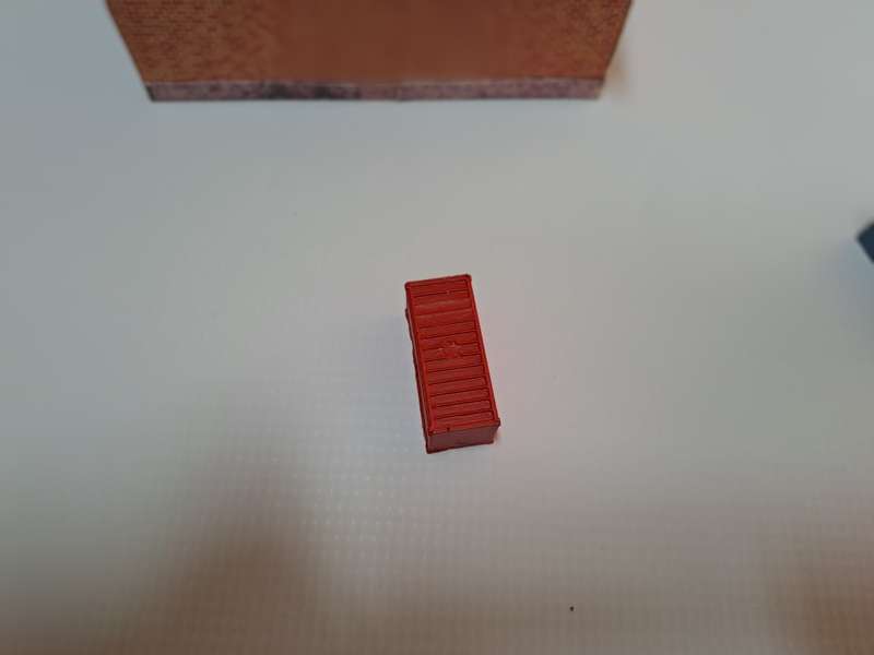 Model Trains N Scale - Container Load - Small Container (Red) - 38mm x 16mm x 17mm