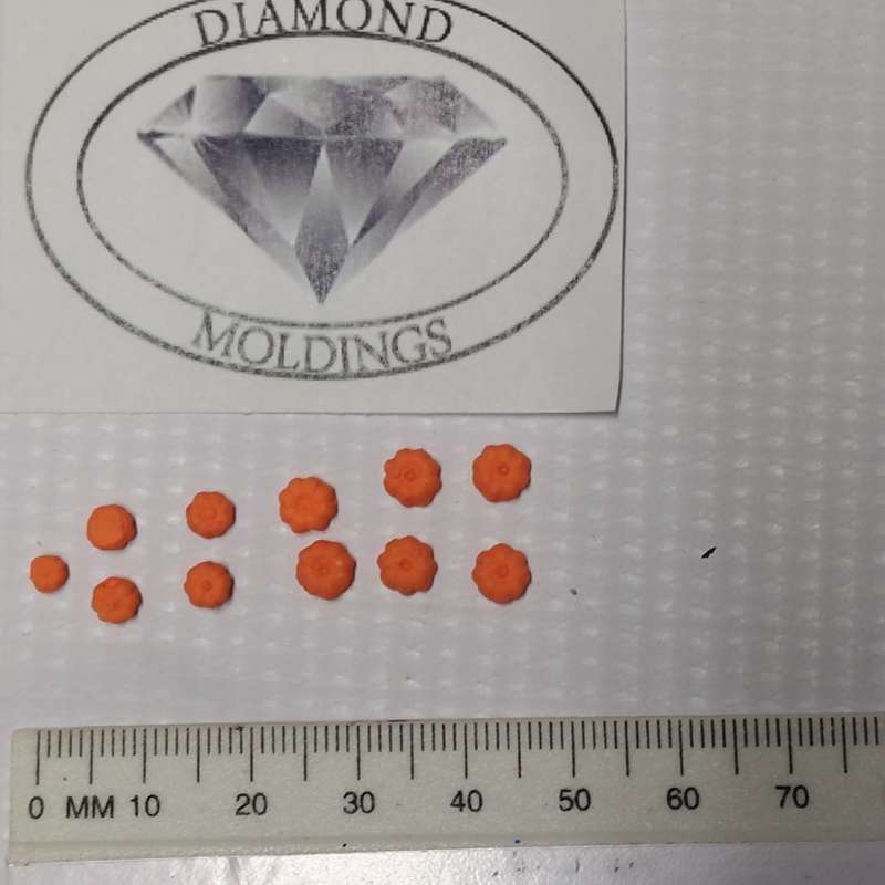 Model Trains N Scale - Pumpkins Orange (x12 pack) - 5mm diameter x 3mm