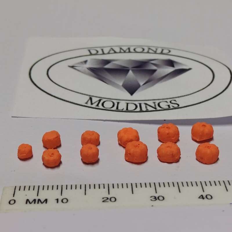 Model Trains N Scale - Pumpkins Orange (x12 pack) - 5mm diameter x 3mm