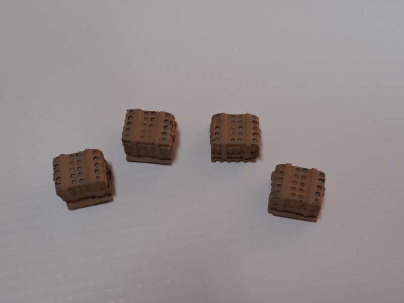 Model Trains N Scale - Pallets with loads Small (x4 pack) - 14mm x 13mm x 14mm